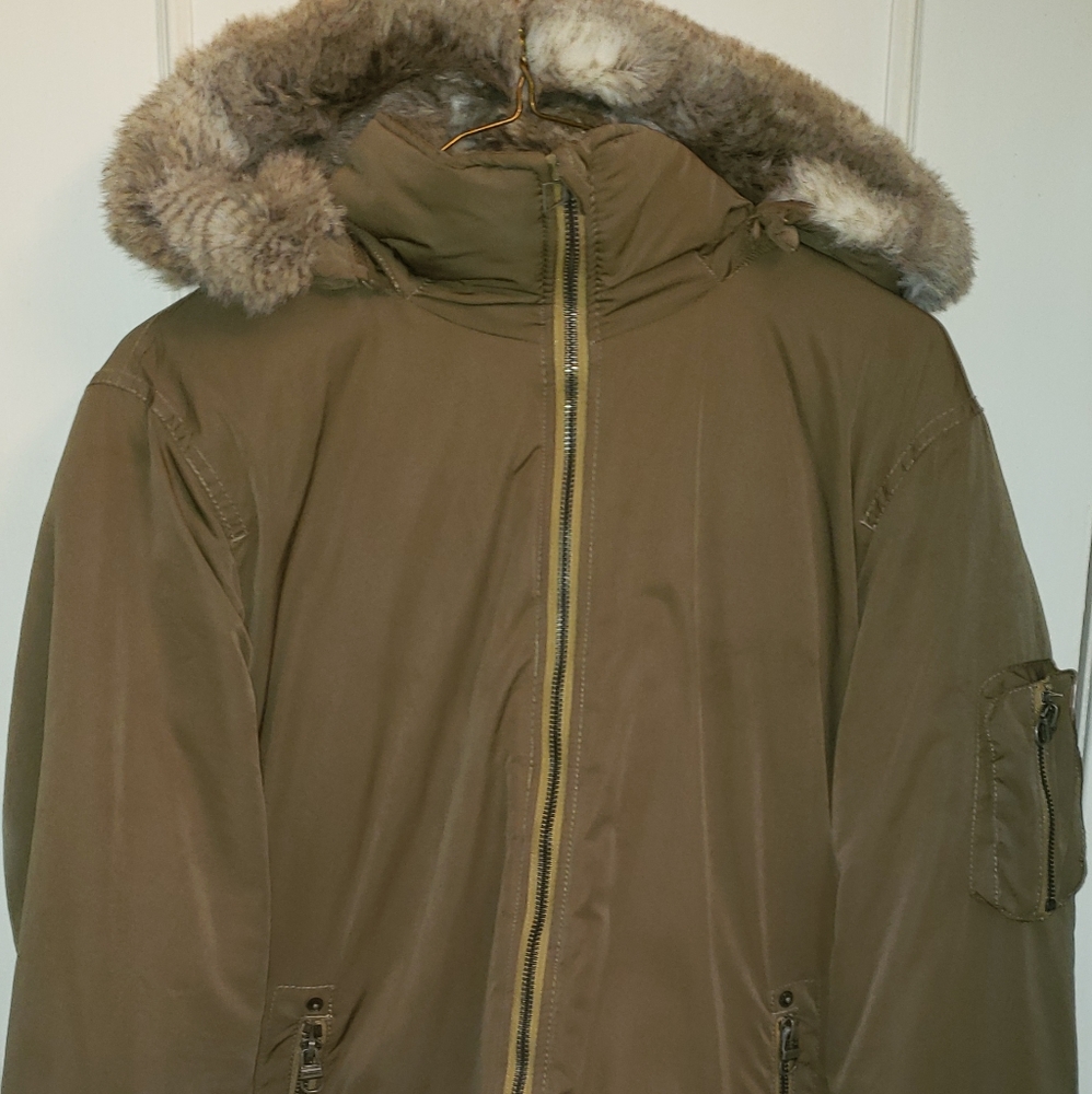 BENCH Warm Winter Jacket faux fur hood - Picture 2 of 11
